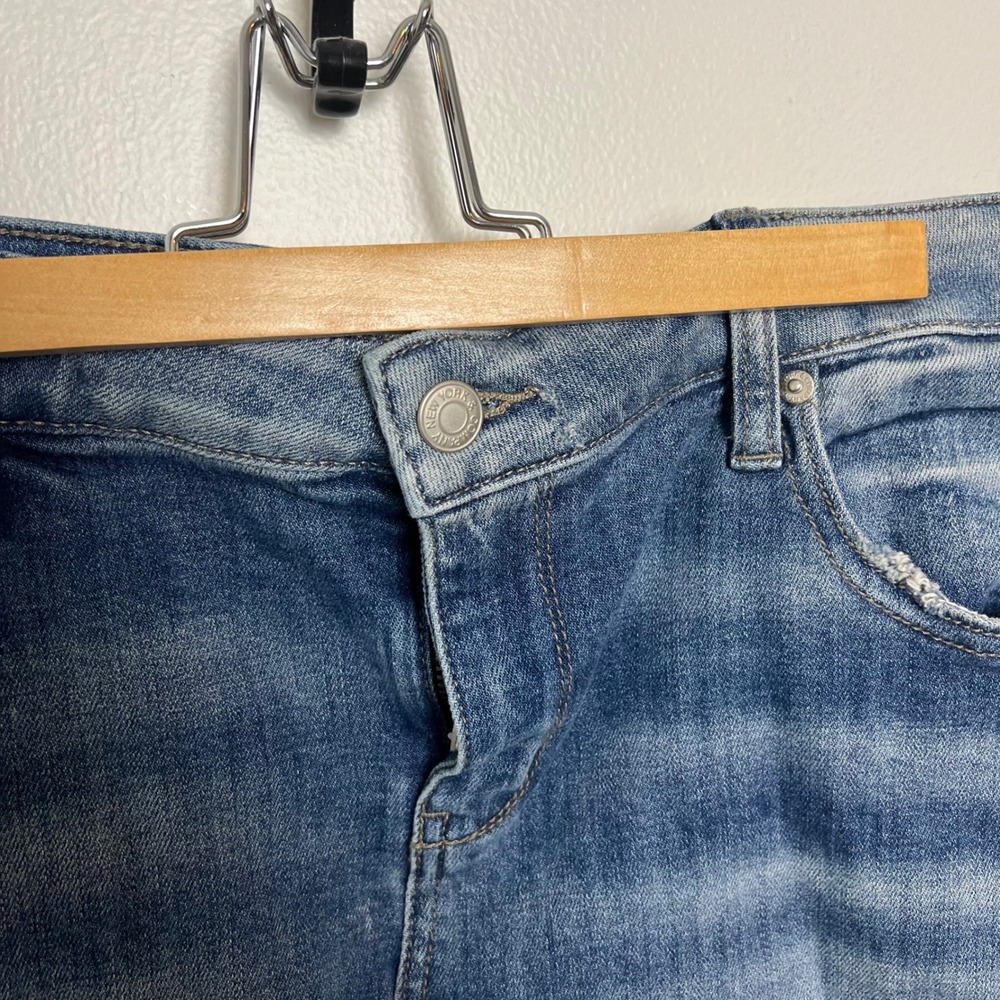 Soho Jeans Women's Denim Skirt Size 8 Blue Distressed Ripped Frayed Hem Cotton - Picture 4 of 6